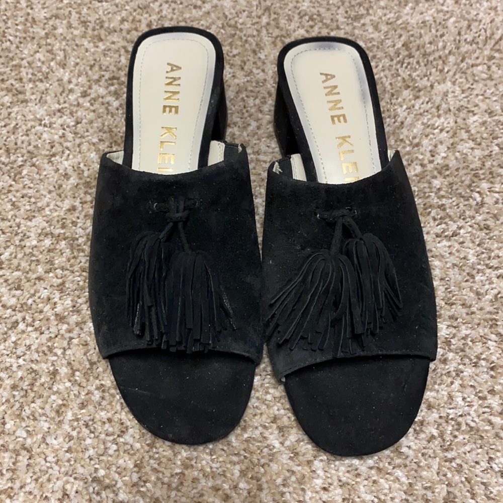 Brand- Anne Klein, Size- Eight, Color- Black
